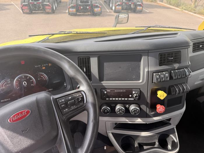 2023 Peterbilt 579-11