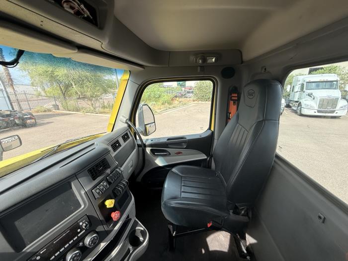 2023 Peterbilt 579-12