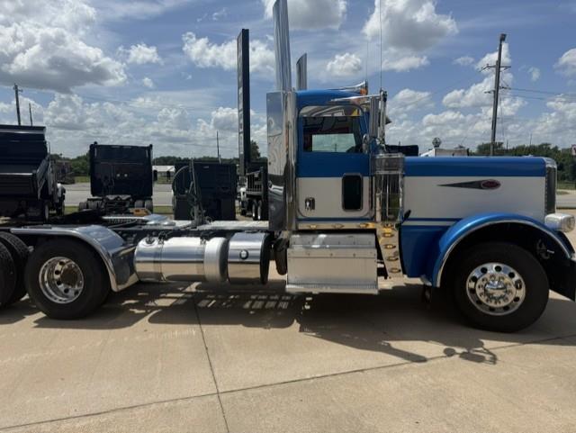 2015 Peterbilt 389-2