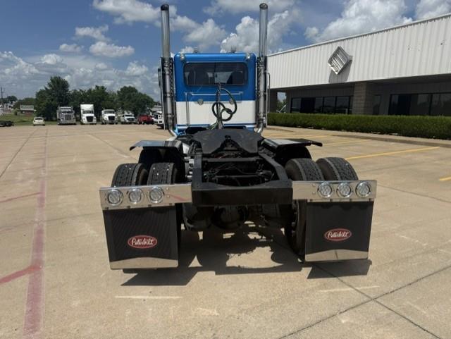 2015 Peterbilt 389-8