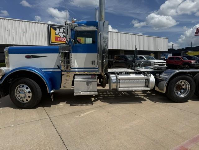 2015 Peterbilt 389-4