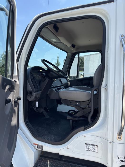 2022 Freightliner Business Class M2 106-8