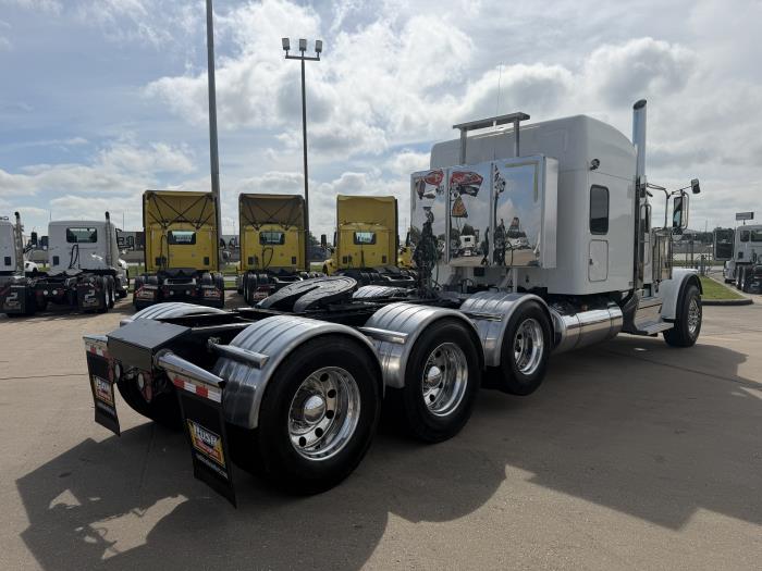 2026 Peterbilt 589-4