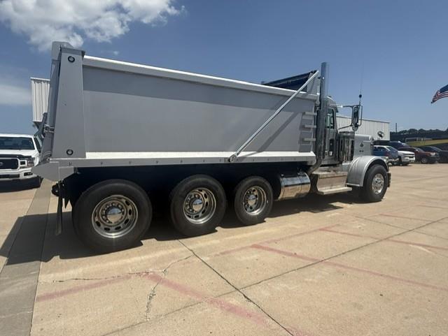2019 Peterbilt 379-4
