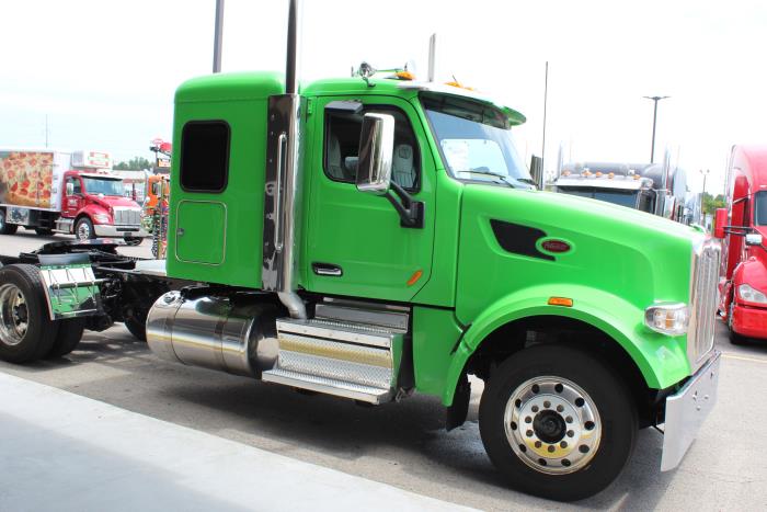 2021 Peterbilt 567-6