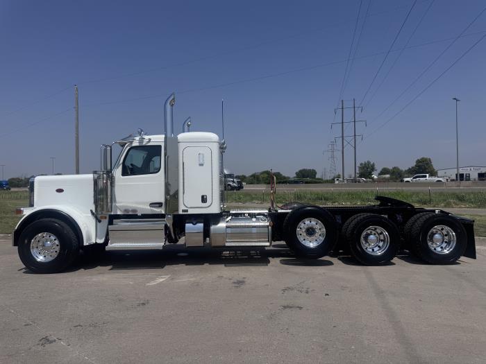2027 Peterbilt 589-2