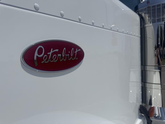 2027 Peterbilt 589-10