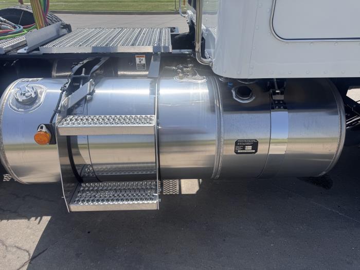 2027 Peterbilt 589-13