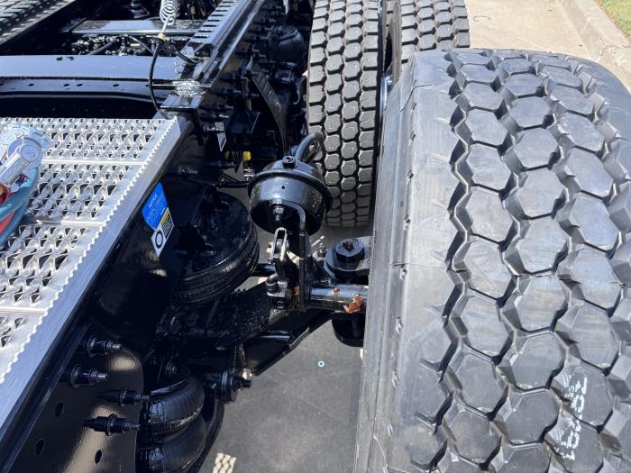 2027 Peterbilt 589-15