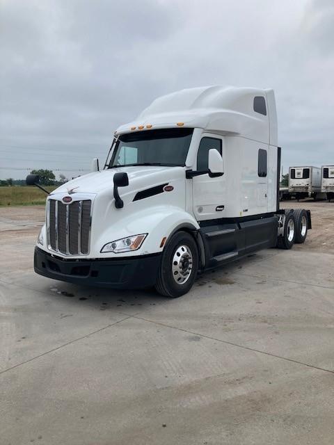 2022 Peterbilt 579-0