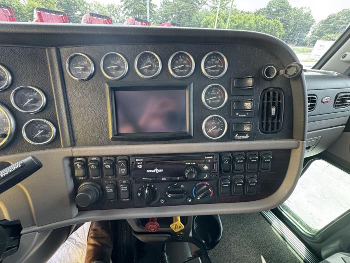 2020 Peterbilt 389-5