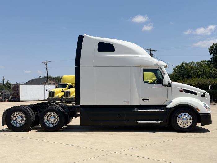 2022 Peterbilt 579-4