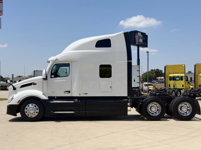 2022 Peterbilt 579-8