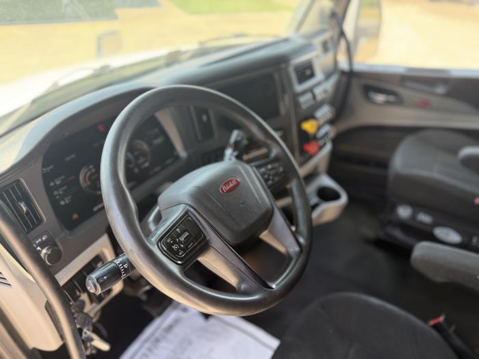2022 Peterbilt 579-18