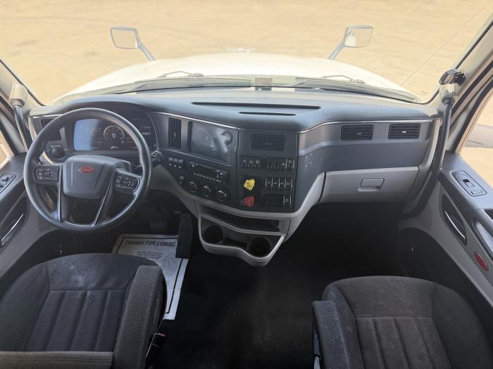 2022 Peterbilt 579-25