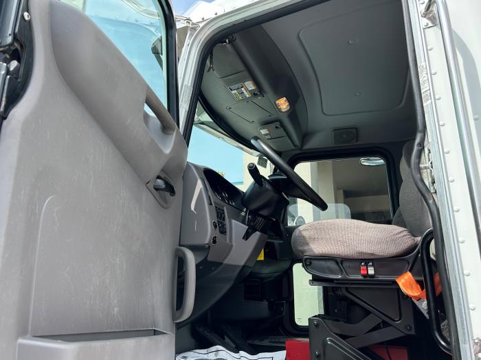 2020 Peterbilt 337-1
