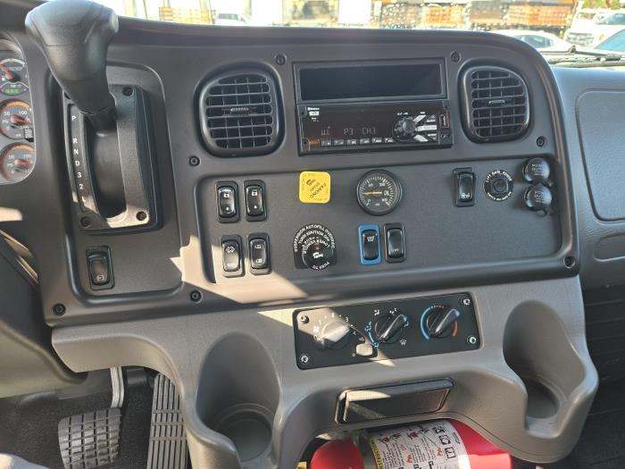 2022 Freightliner Business Class M2 106-5