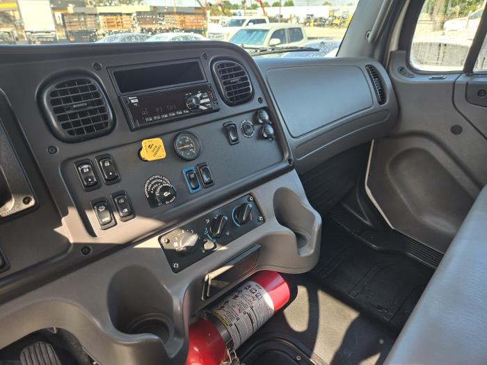 2022 Freightliner Business Class M2 106-6