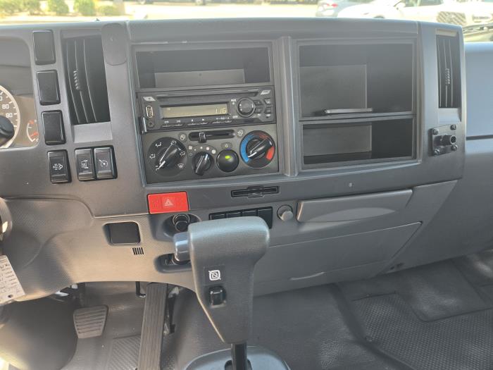 2022 Isuzu NPR-10