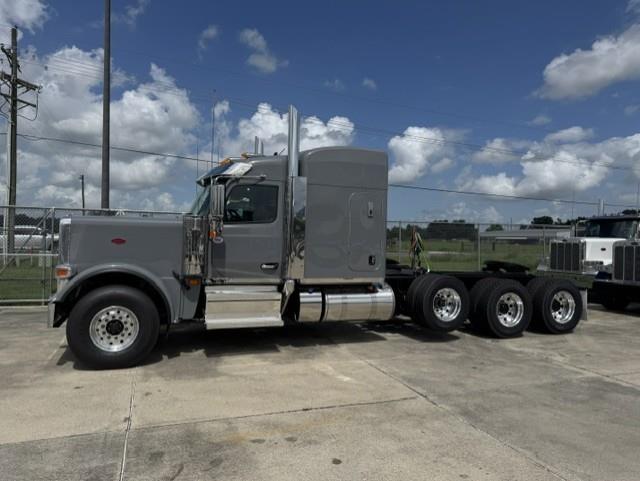 2027 Peterbilt 589-1