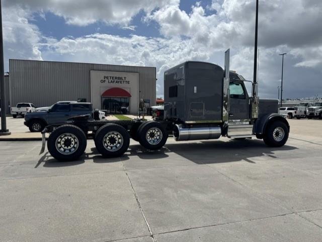 2027 Peterbilt 589-2