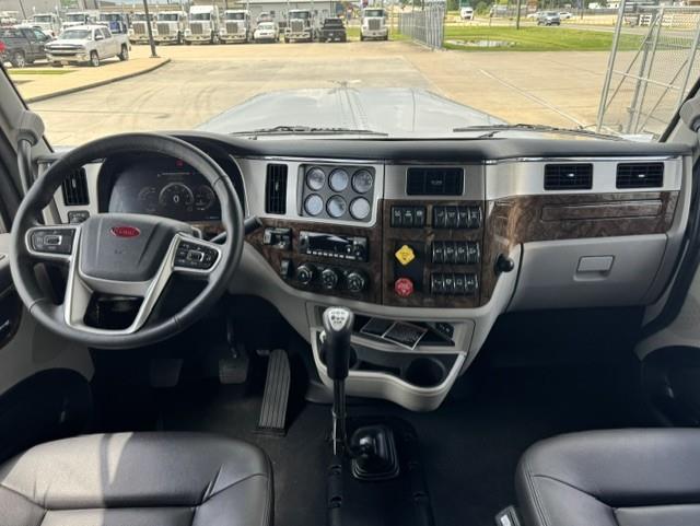 2027 Peterbilt 589-8