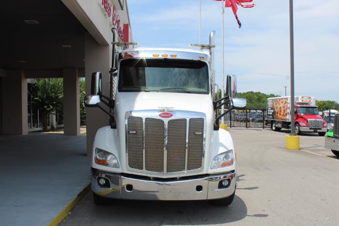 2017 Peterbilt 579-1