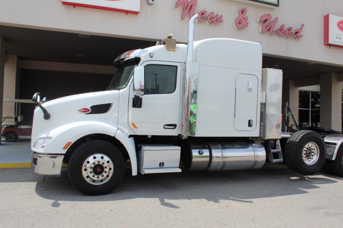 2017 Peterbilt 579-2