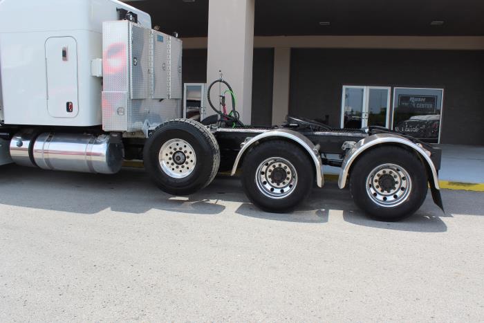 2017 Peterbilt 579-3