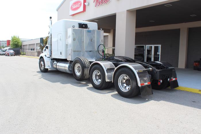 2017 Peterbilt 579-4