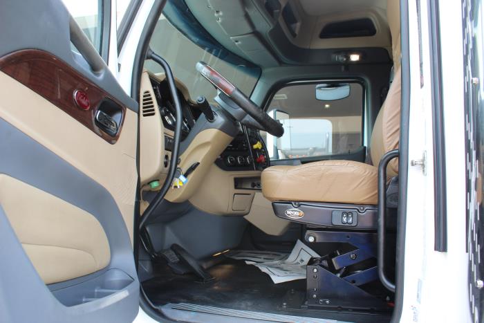 2017 Peterbilt 579-9