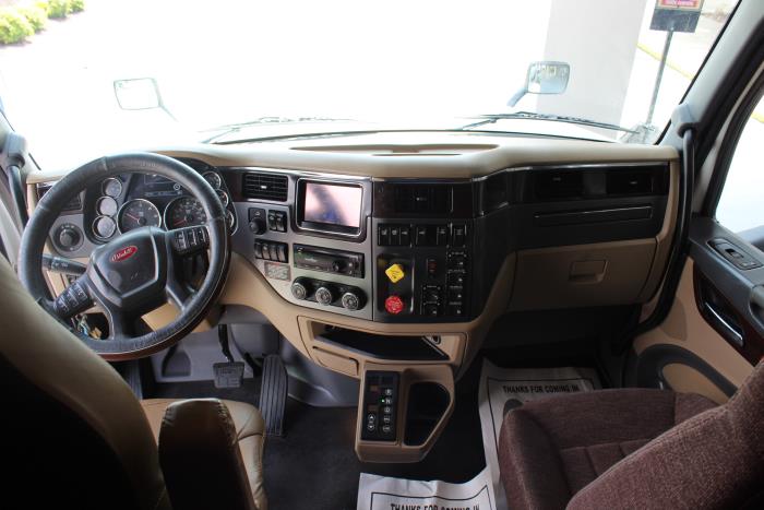 2017 Peterbilt 579-14