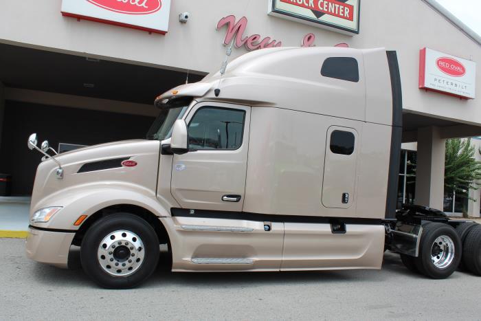 2023 Peterbilt 579-2