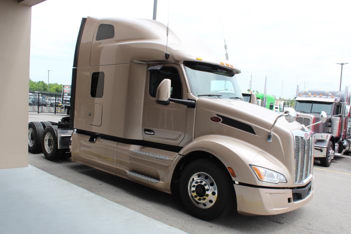 2023 Peterbilt 579-6