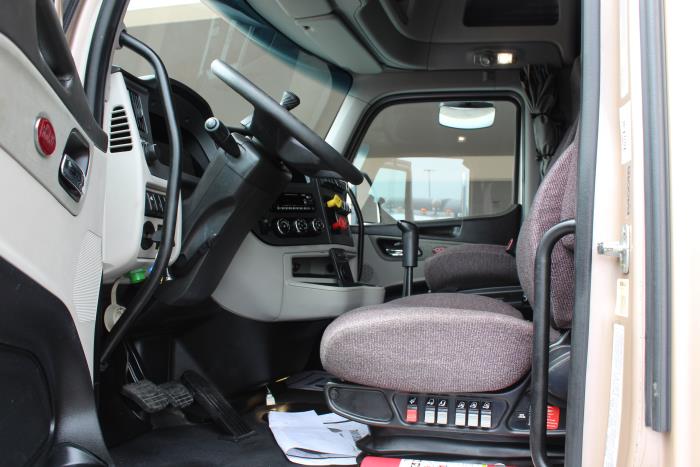 2023 Peterbilt 579-7