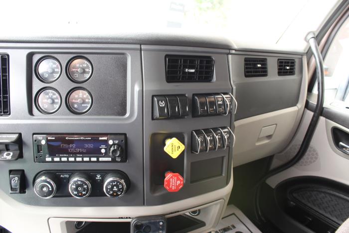 2023 Peterbilt 579-10