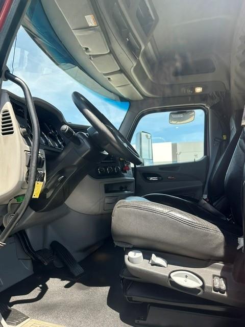 2022 Peterbilt 567-8