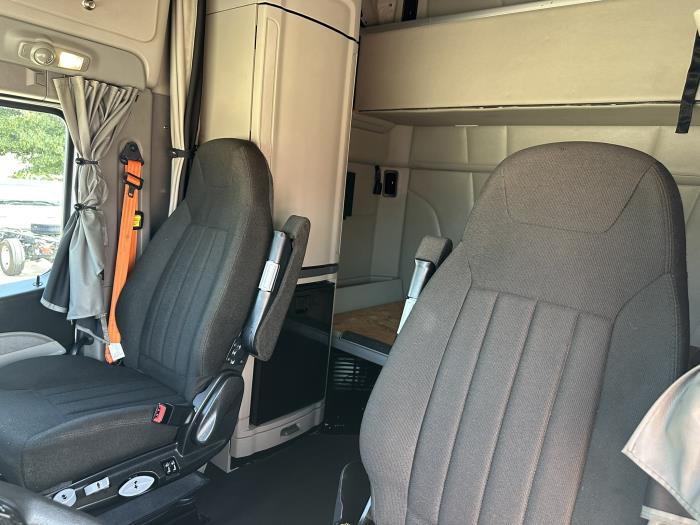 2022 Peterbilt 579-10
