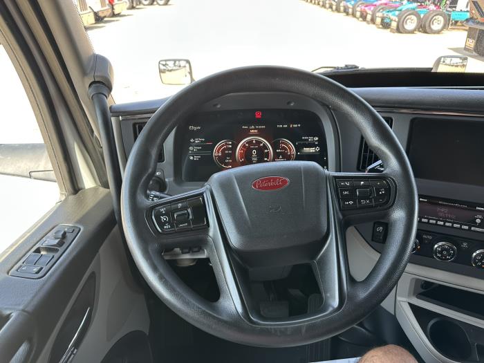 2022 Peterbilt 579-7