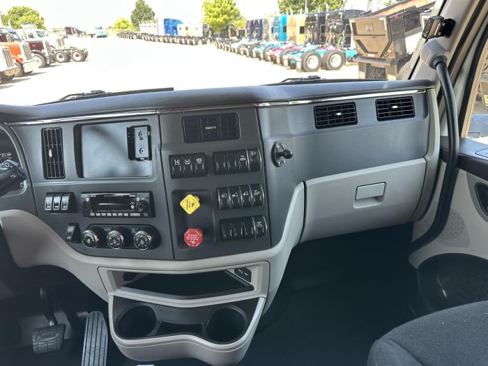 2022 Peterbilt 579-8