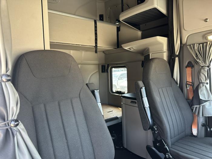2022 Peterbilt 579-11
