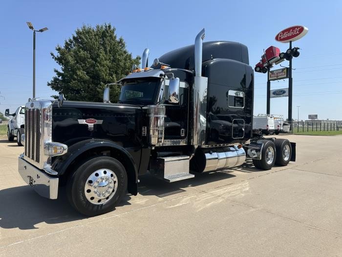 2022 Peterbilt 389-0
