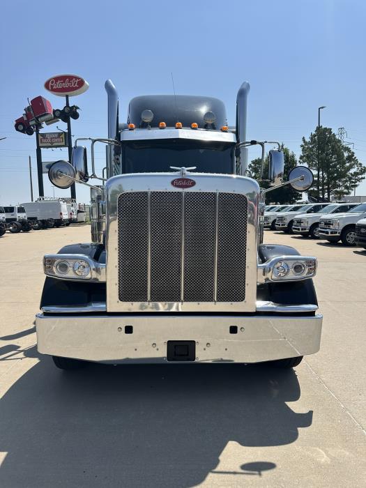 2022 Peterbilt 389-4