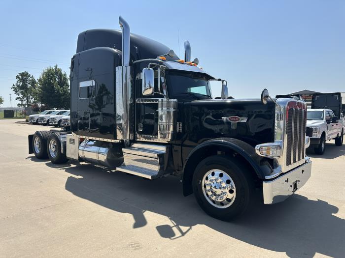 2022 Peterbilt 389-2