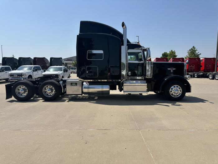 2022 Peterbilt 389-1