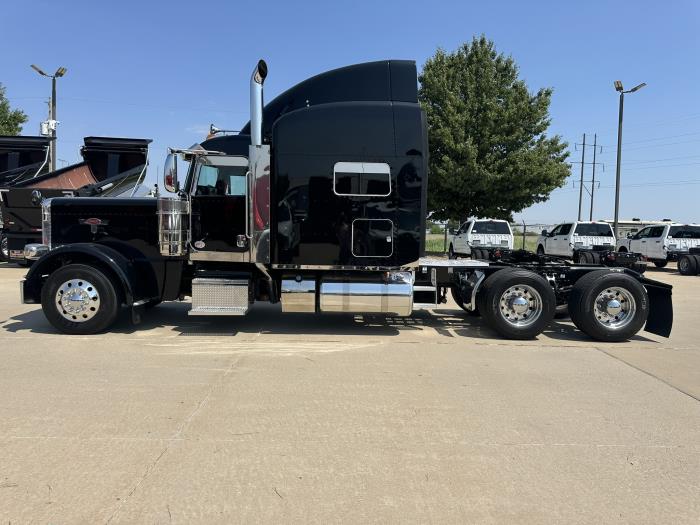 2022 Peterbilt 389-3