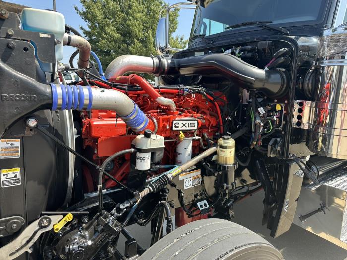 2022 Peterbilt 389-15