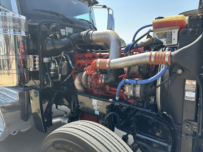 2022 Peterbilt 389-16