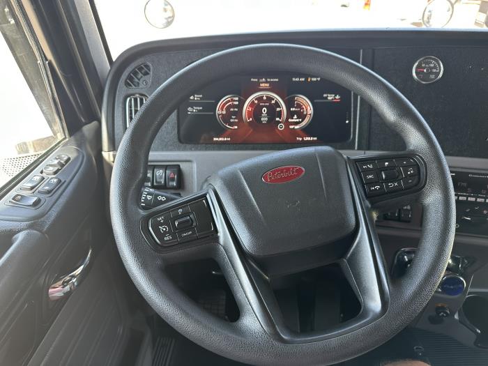 2022 Peterbilt 389-7