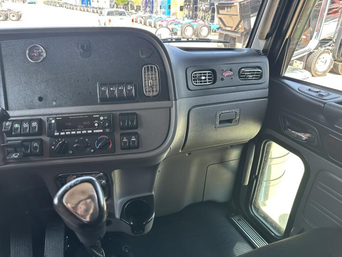 2022 Peterbilt 389-8